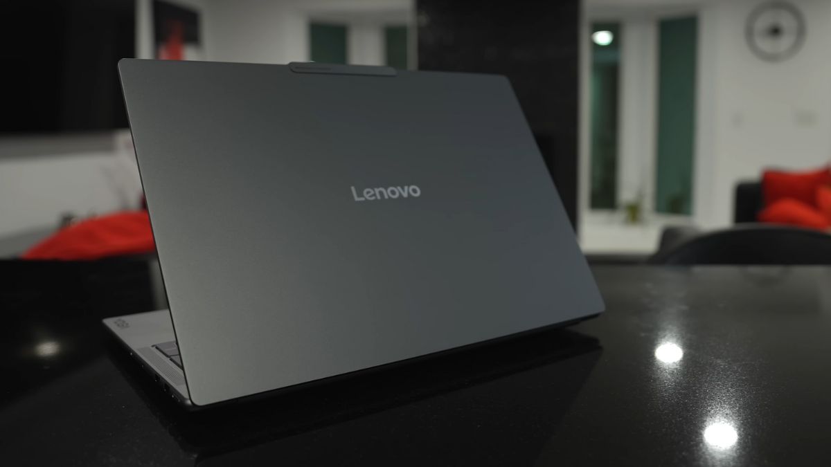 Đánh giá Lenovo Yoga Pro 9 16IAH10 RTX 5050: Mẫu laptop cao cấp hướng đến người dùng sáng tạo nội dung và dân văn phòng, đặt trọng tâm vào thiết kế, màn hình và trải nghiệm sử dụng tổng thể.