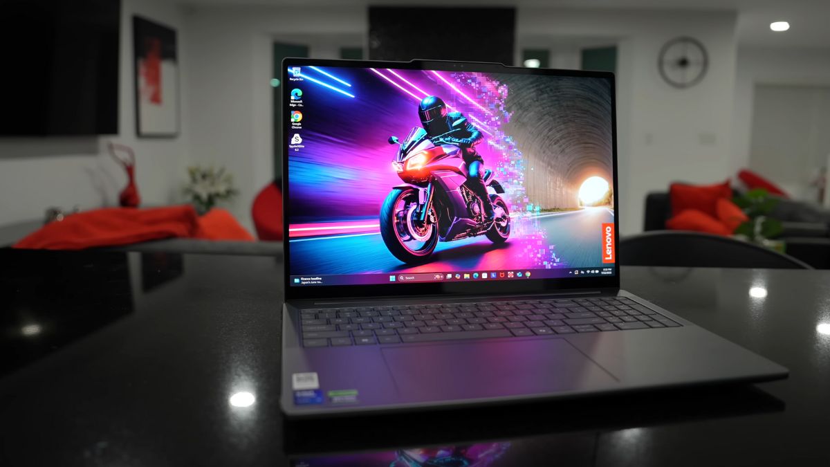 Đánh giá Lenovo Yoga Pro 9 16IAH10 RTX 5050: Mẫu laptop cao cấp phù hợp cho người dùng ưu tiên màn hình đẹp, trải nghiệm ổn định và làm việc sáng tạo hơn là hiệu năng đồ họa thuần túy.
