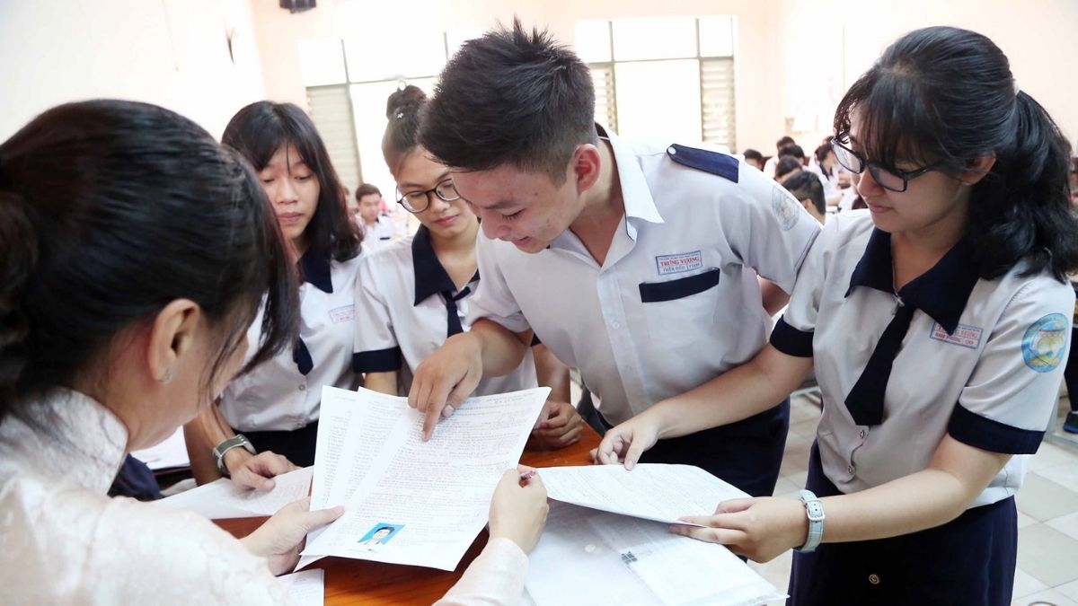Sinh viên được rút hồ sơ nếu thi lại